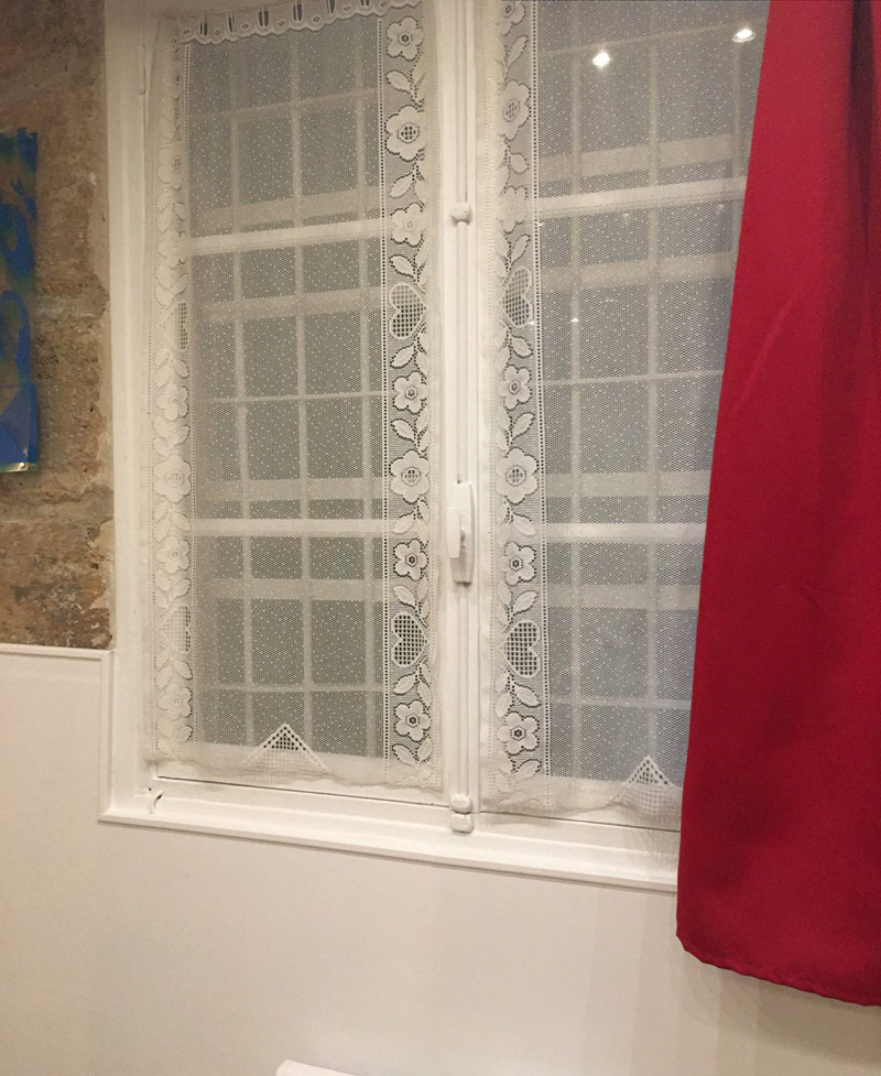 location-studio-paris-montorgueil-fenetre