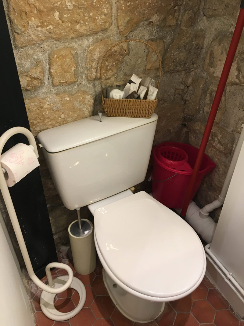 location-studio-paris-montorgueil-toilettes